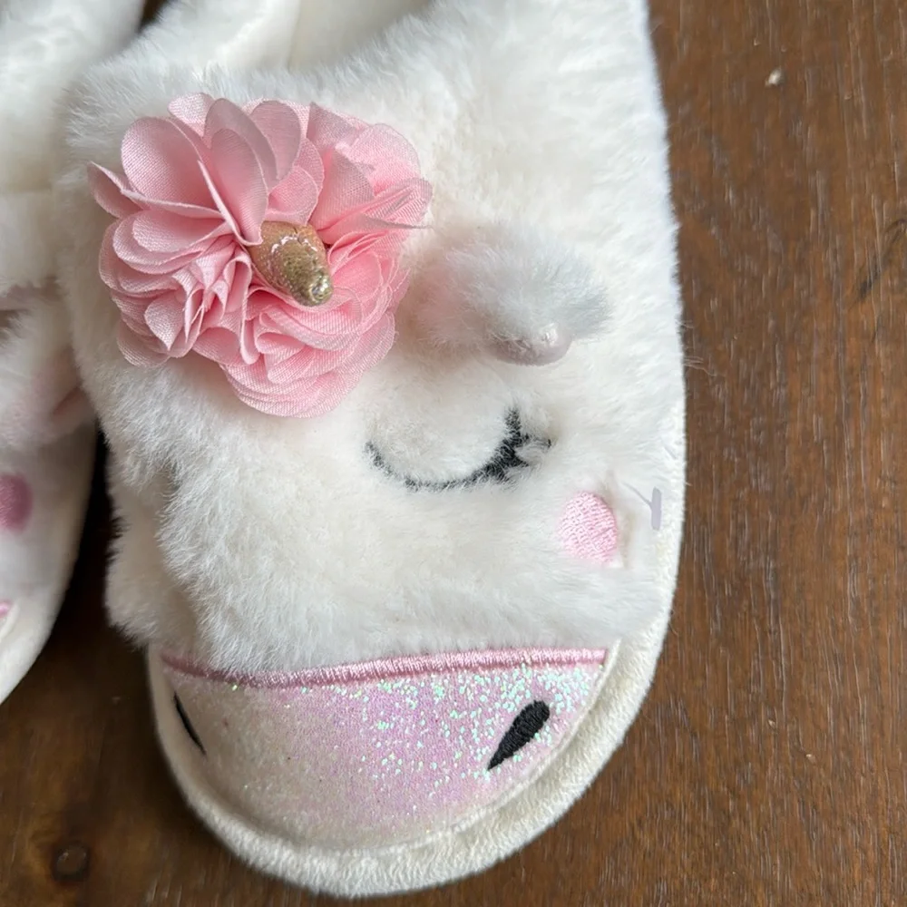 Size 12/13 FAO Schwarz kids unicorn faux fur slippers
